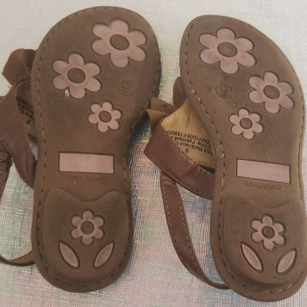 🎉Host Pick🎉Cherokee sandals - Picture 3 of 7
